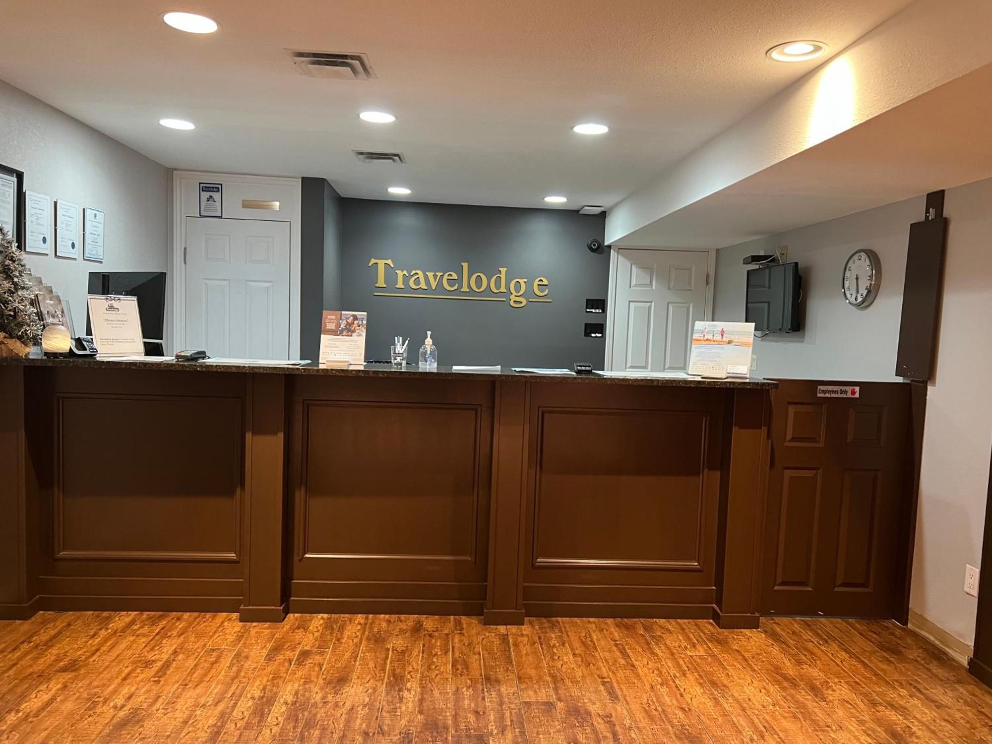 Travelodge By Wyndham Kamloops Mountview Exterior foto